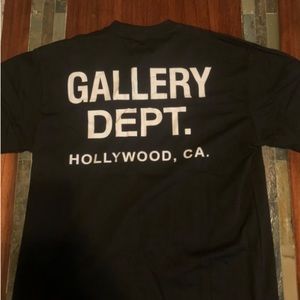 Men’s black and cream gallery dept shirt